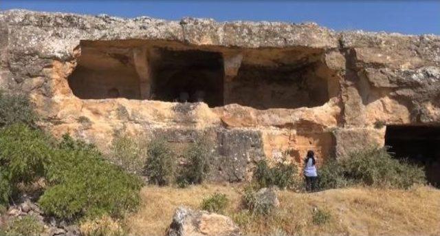 Midyat'ta 1300 Yıllık Tarihi Kaya Manastırı, Keşfedilmeyi Bekliyor