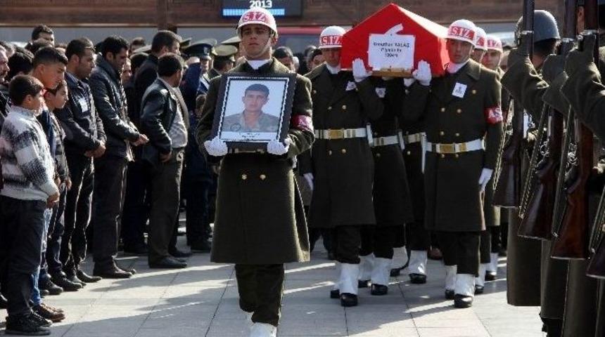 Kışlada Bı&ccedil;aklanan Asker 40 G&uuml;n Sonra Hayatını Kaybetti