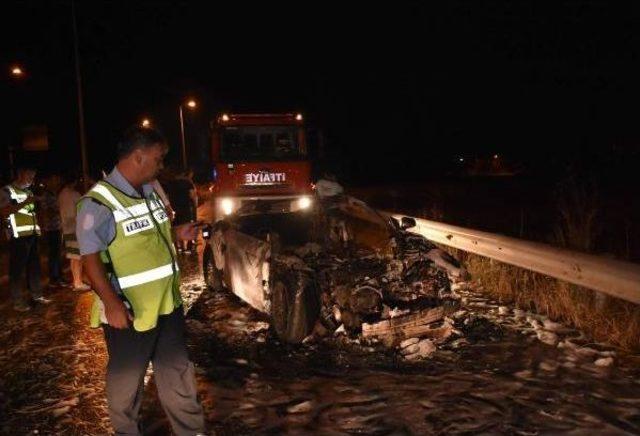 Hareket Halindeyken Alev Alan Otomobil, Yandı 2