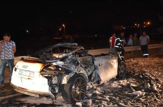 Hareket Halindeyken Alev Alan Otomobil, Yandı 3