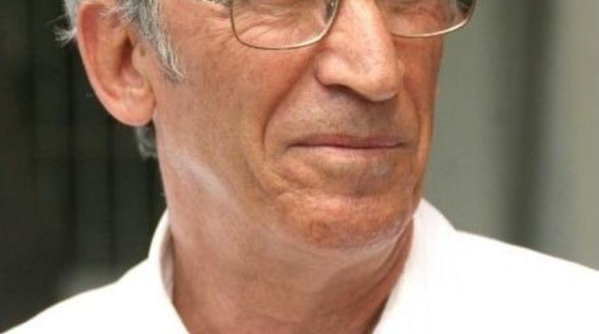 Profes&ouml;r&uuml;n Ardından Davul &Ccedil;alınması Davası