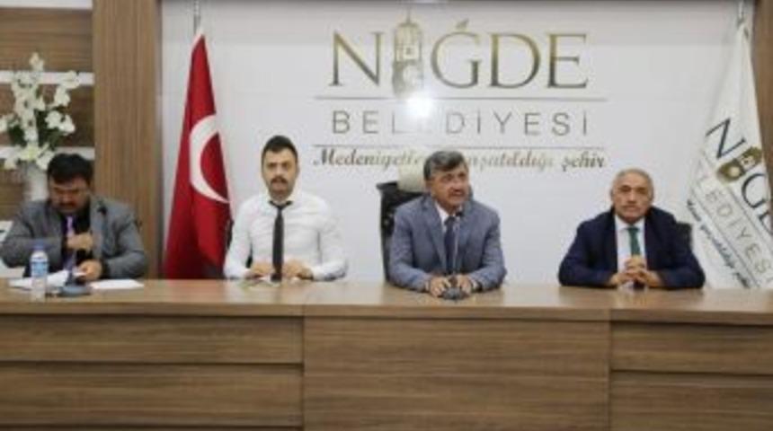 Niğde Belediyesi Kamyon Garajını A&ccedil;ılışa Hazırlıyor