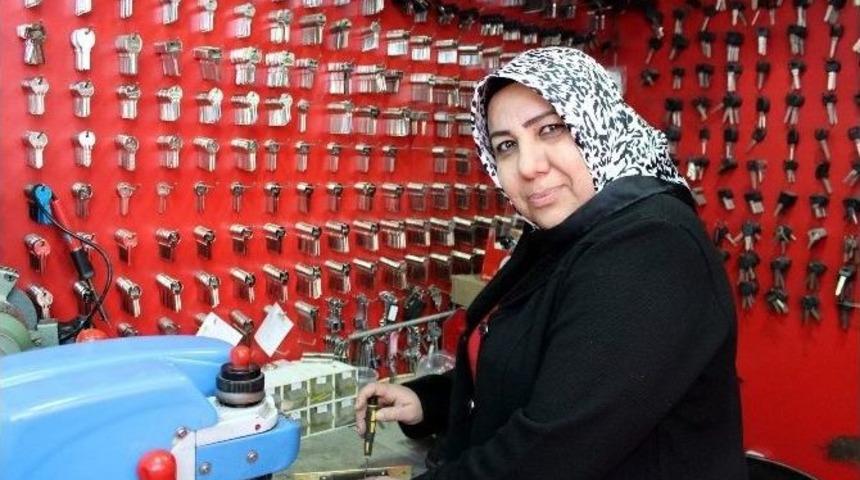 (&ouml;zel Haber) Bu Kadının Eli Her Kapıyı A&ccedil;ıyor