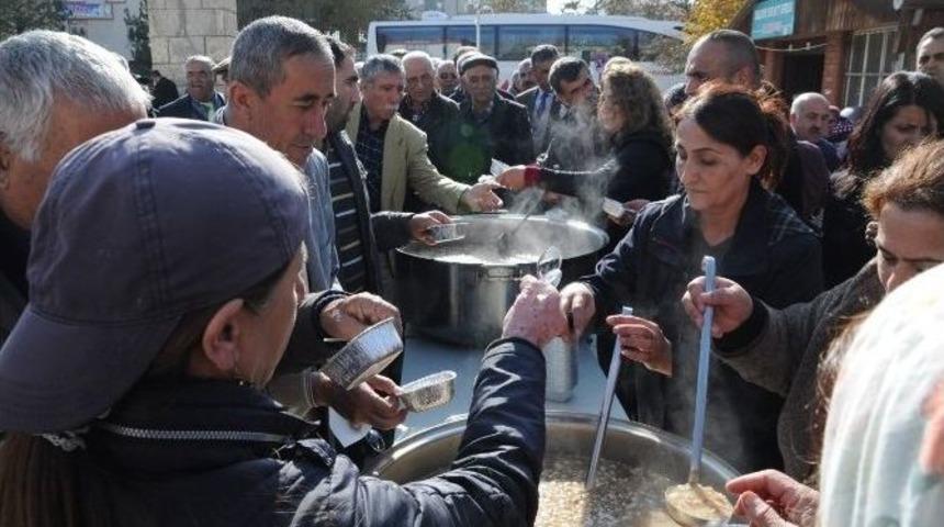 Chp Tunceli Kadın Kolları Başkanlığı Bin Kişiye Aşure Dağıttı