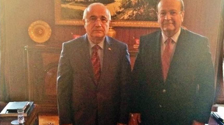 Başkan &Ouml;zakcan, Toplanan İmzaları Anakara&rsquo;ya Ulaştırdı