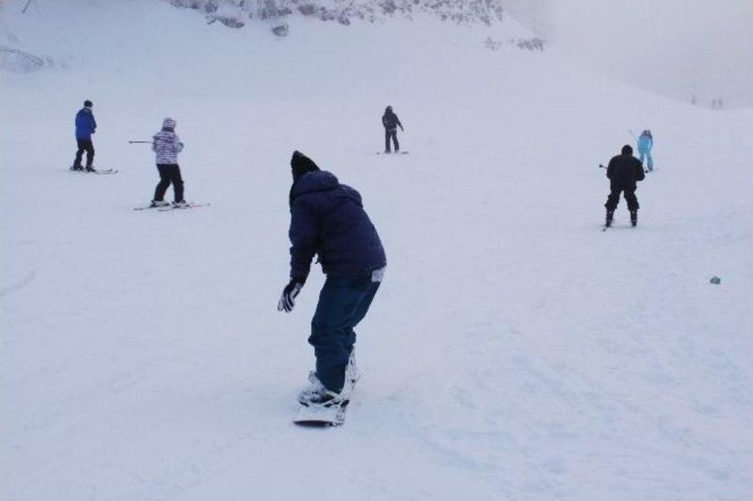 (&ouml;zel Haber) Yılbaşı Tatilcileri Kayak Merkezlerine Akın Etti