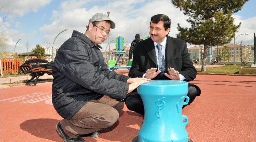 Ke&ccedil;i&ouml;ren Belediyesi&rsquo;nden Engelleri Ortadan Kaldıran &Ccedil;ocuk Parkı