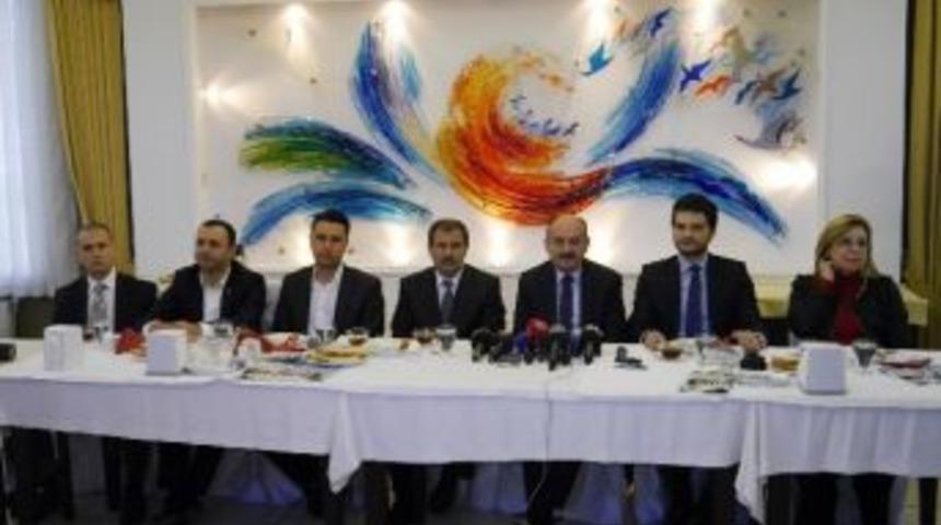 Bakan M&uuml;ezzinoğlu&rsquo;ndan Yazar Elif Şafak&rsquo;a &lsquo;kariyer&rsquo; Cevabı: