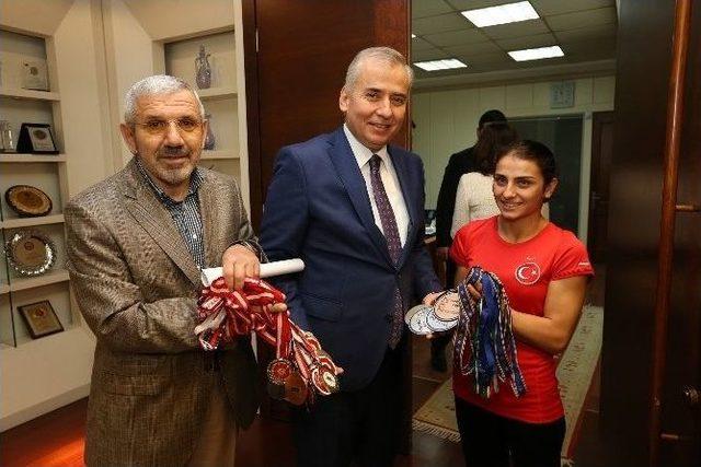 Judocular, Madalya Sevin&ccedil;lerini Başkan Zolan&rsquo;la Paylaştılar 1