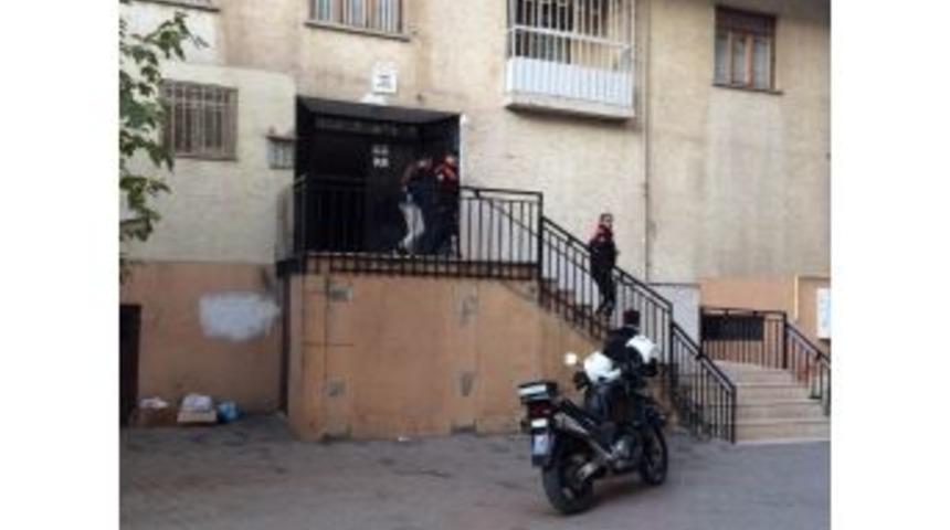 Diyarbakır&rsquo;da Bir Polis Kazara Kendini Vurdu