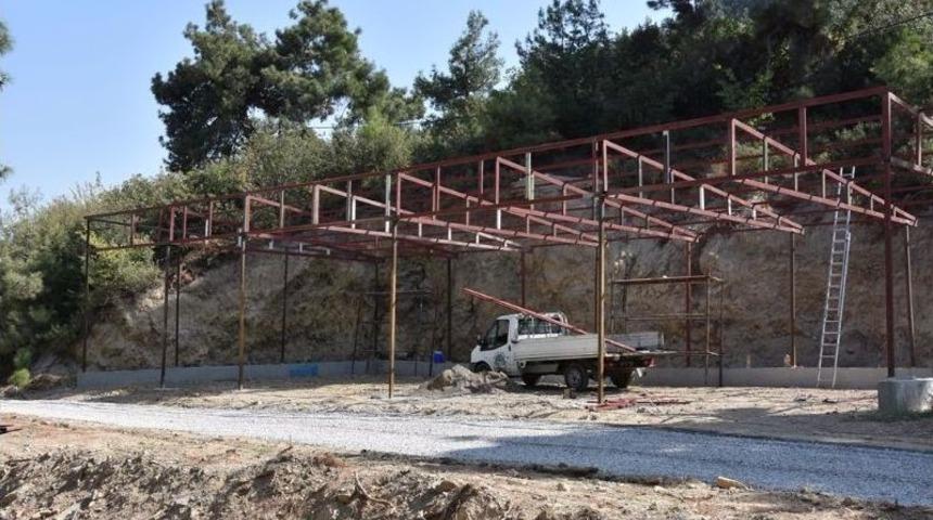 Alaşehir Belediyesi &Uuml;reticinin Yanında