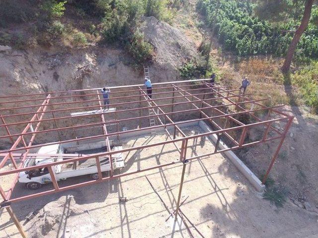 Alaşehir Belediyesi &Uuml;reticinin Yanında 1