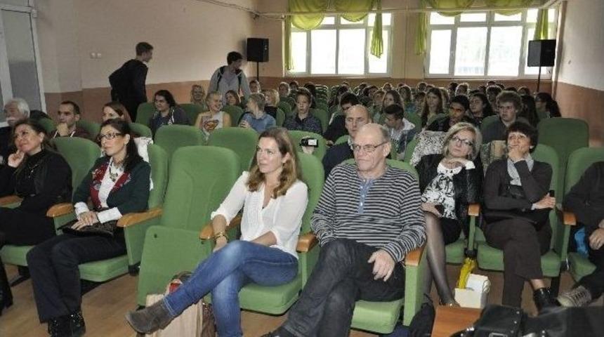 Efeler Anadolu Lisesi D&uuml;nya Gen&ccedil;lerini &Ouml;ğretmenleri İle Birlikte Ağırladı