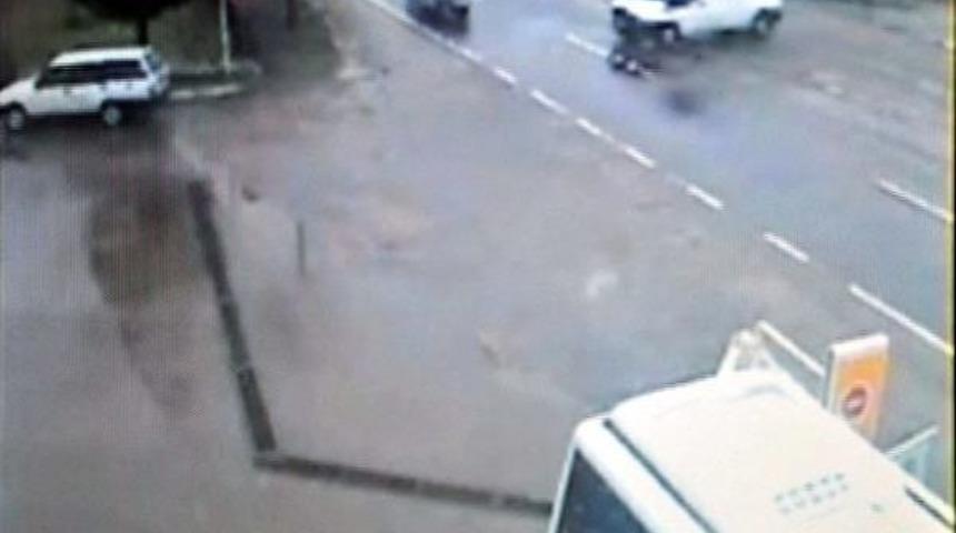 Akaryakıt İstasyonundaki Kaza Güvenlik Kamerasında