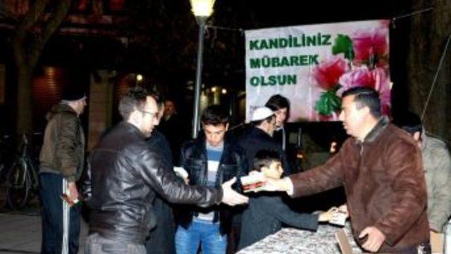 Meram Belediyesi’nden Kandil Simidi İkramı