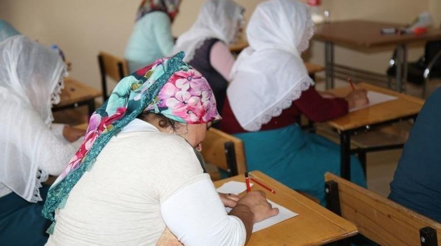 Siirtli Kadınlara Okuma Yazma Kursu