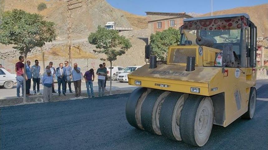 Hakkari&rsquo;de Yol Asfalta &Ccedil;alışması