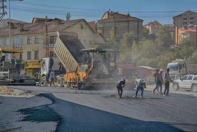 Hakkari’de Yol Asfalta Çalışması