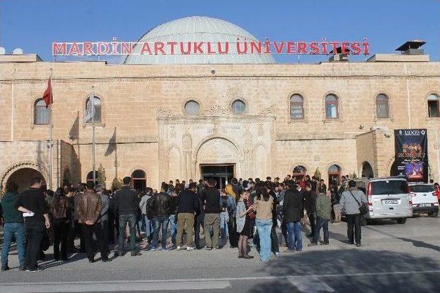 Akademisyen Ve &Ouml;ğrencilerden Yolsuzluk A&ccedil;ıklaması 3