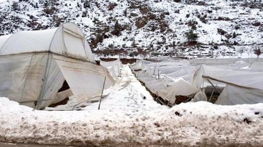 Bilecik'te Kar, Seraları Yerle Bir Etti