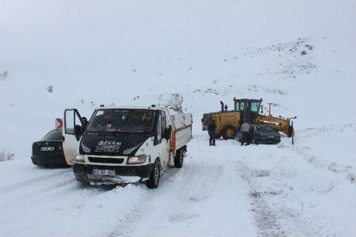 Muş&rsquo;ta Ara&ccedil;lar Mahsur Kaldı