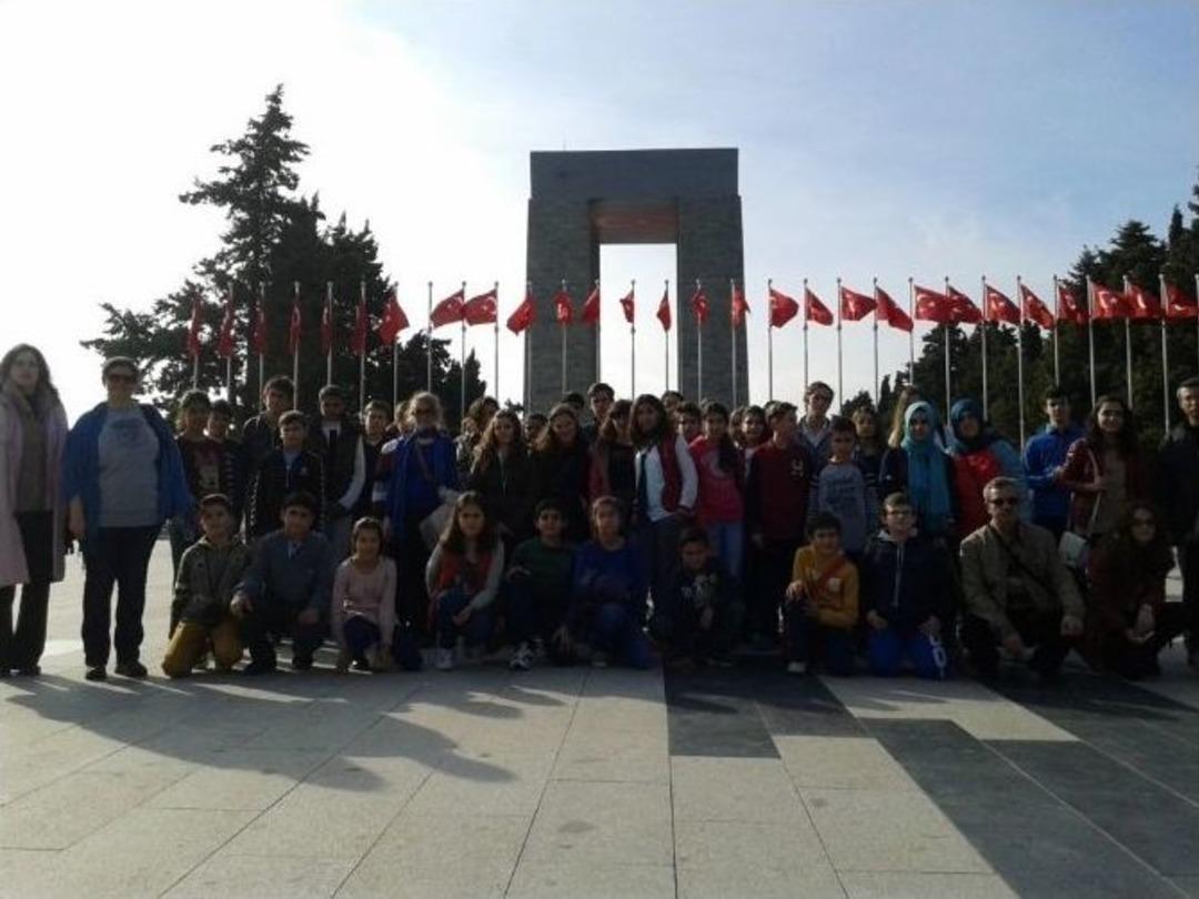 100 &Ouml;ğrenci Şehitlikleri Gezdi