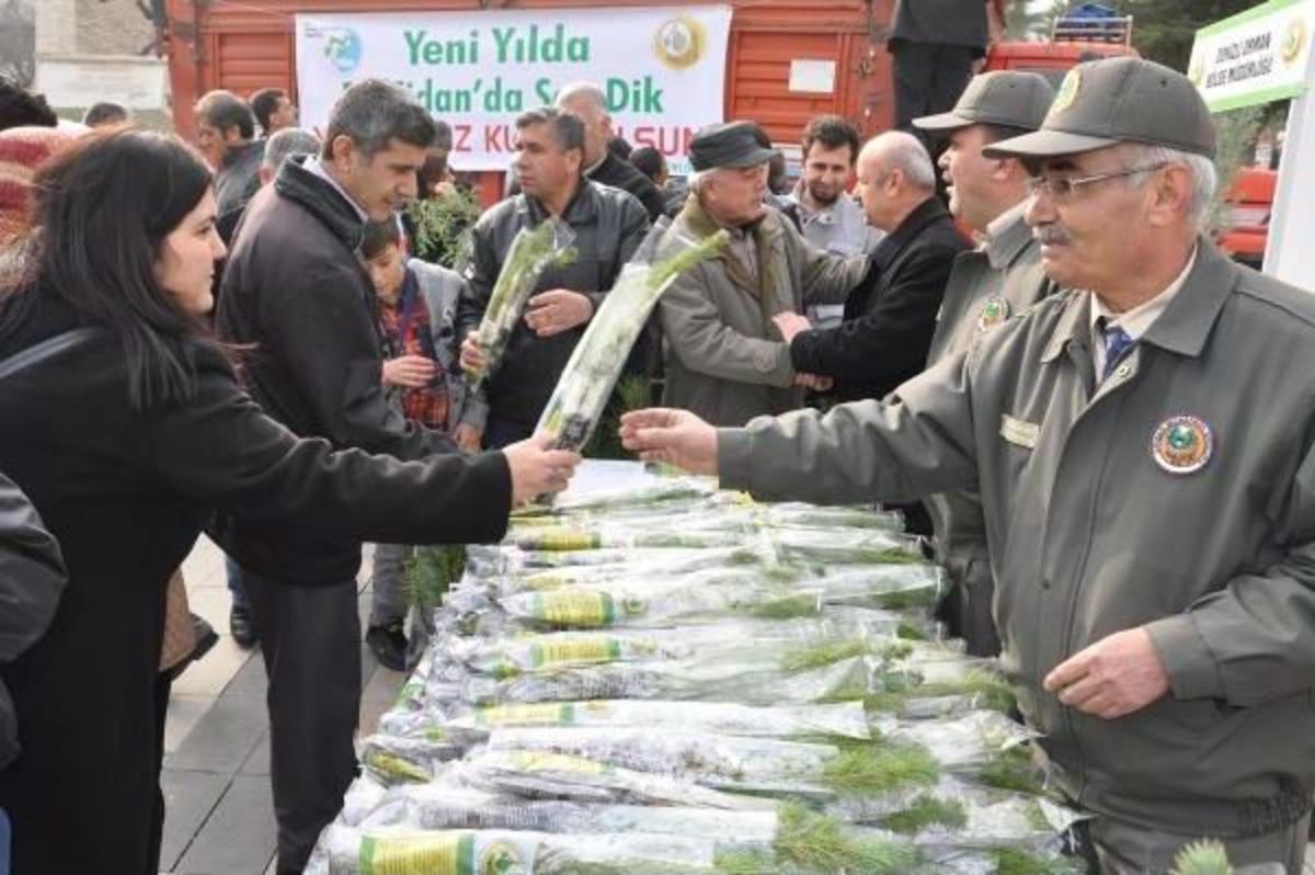 &Uuml;cretsiz Fidanlar Kapışıldı