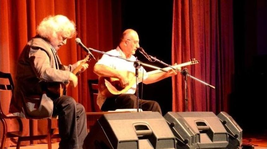 Erkan Oğur Aibü’de Konser Verdi