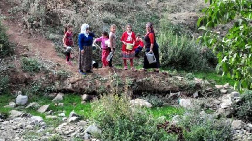 İdari Sınır 120 Haneli K&ouml;y&uuml; Susuz Bıraktı