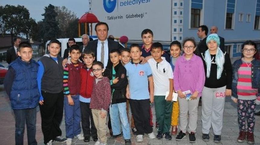Başkan Gen&ccedil;&rsquo;ten &Ccedil;ocuklara S&uuml;rpriz