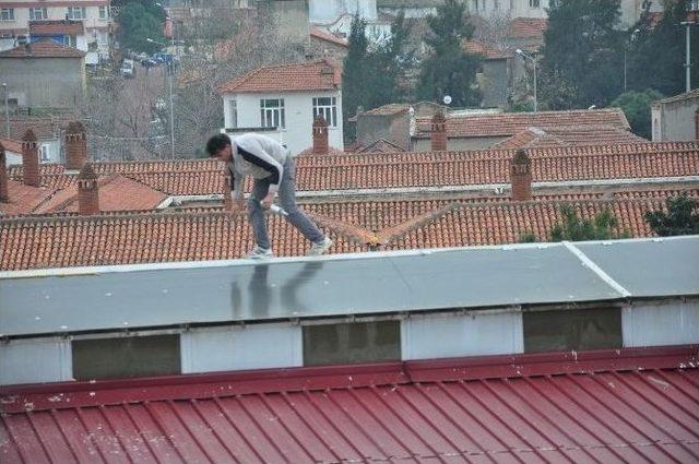 Hayatını Hi&ccedil;e Sayarak &Ccedil;alıştı 1