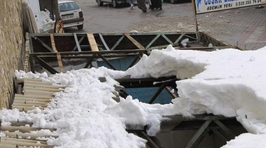 - Hisarcık&rsquo;ta Balık Pazarının &Ccedil;atısı &Ccedil;&ouml;kt&uuml;