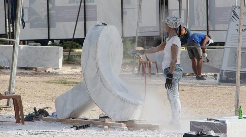 Mermer Bloklar Kuzgun Acar Heykel Sempozyumu&rsquo;nda Şekilleniyor