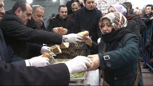 Gaziosmanpaşa'da Hamsi Kuyruğu