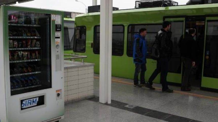 Metro İstasyonlarındaki Meşrubat Otomatlarından 10 Bin Tl'lik Hırsızlık