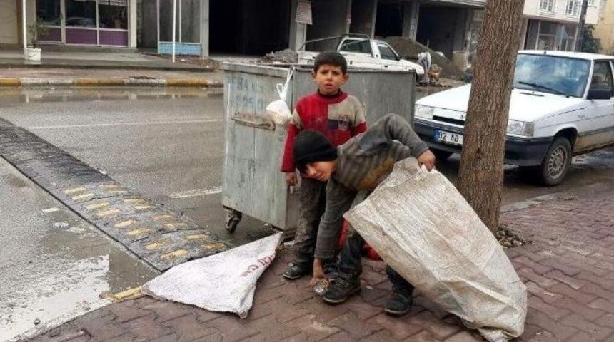&Ccedil;&ouml;plerden Plastik Topluyorlar
