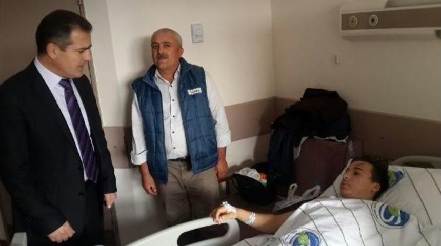 Kaymakam Akbıyık, Asans&ouml;r Kazasında Yaralanan &Ouml;ğrencileri Ziyaret Etti