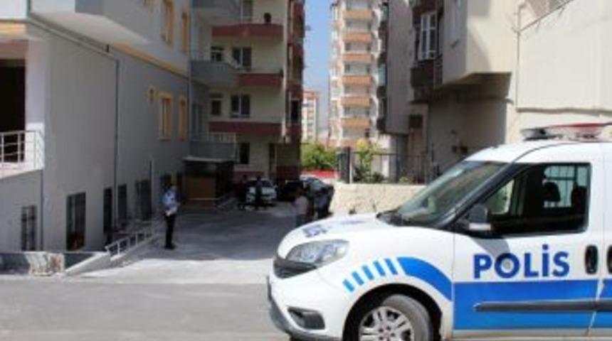 Balkondan D&uuml;şen 1 Yaşındaki &Ccedil;ocuk Ağır Yaralandı