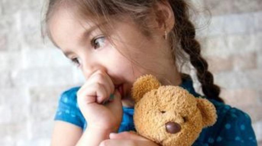 Parmak Emen &Ccedil;ocuğa Bunu Yapmayın