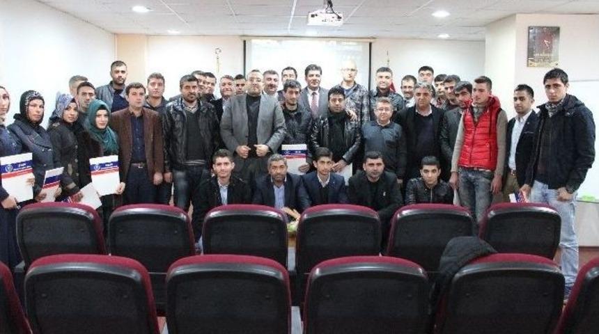 Gen&ccedil; Girişimcilere Sertifikaları T&ouml;renle Dağıtıldı