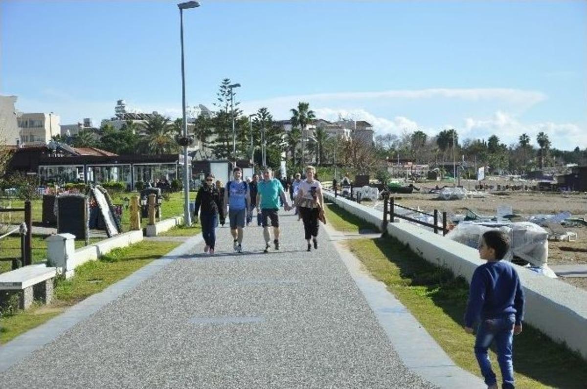 Manavgat&rsquo;ta Sahilde G&uuml;neş Keyfi