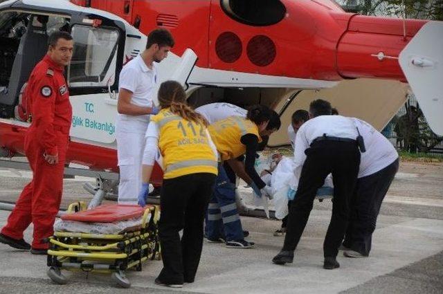 Kazada Yaralanan Gence Ambulans Helikopter Desteği