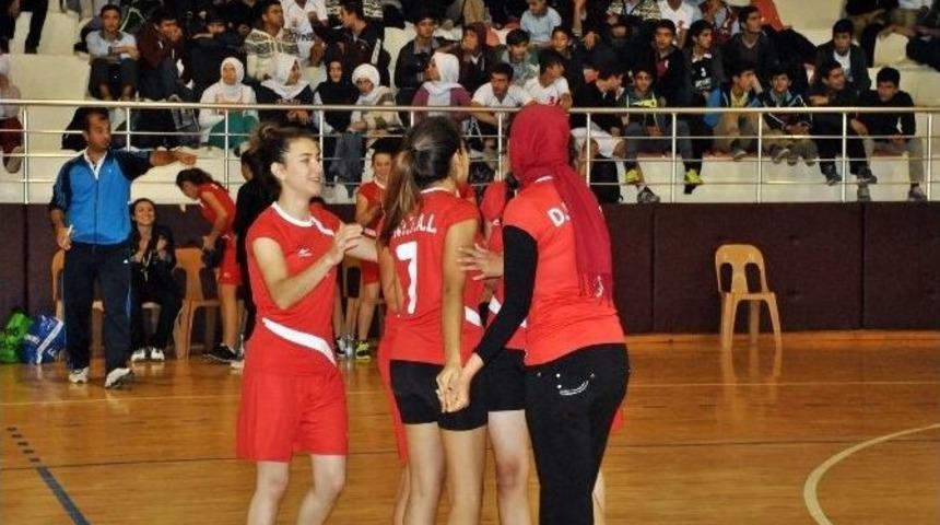 Demre&rsquo;de Liseli Gen&ccedil;ler Filede Buluştu