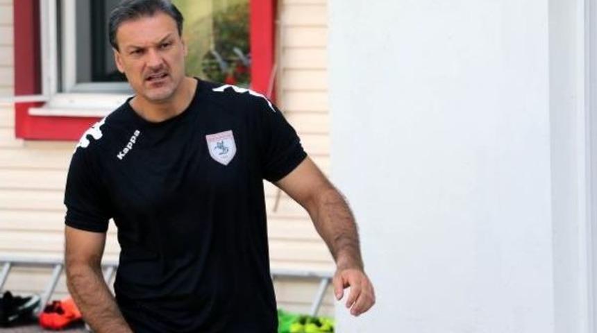 Alpay &Ouml;zalan'dan Gazetecilere: "buraya Gelmeniz I&ccedil;in B&ouml;yle Sonu&ccedil;lar Mı Almamız Lazım"