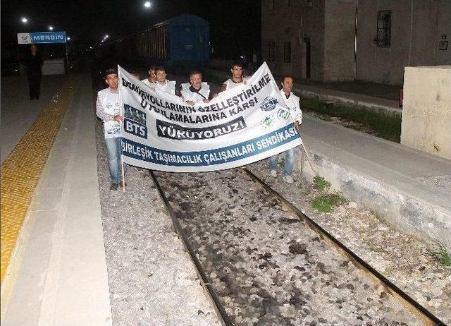 &Ouml;zelleştirmeye Karşı Tren Raylarından Y&uuml;r&uuml;d&uuml;ler 1