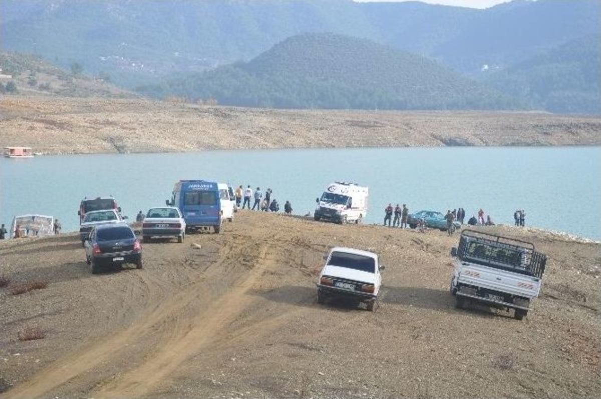 Balık Tutarken Kayık Yan Yattı: 1 Kişi Kayıp
