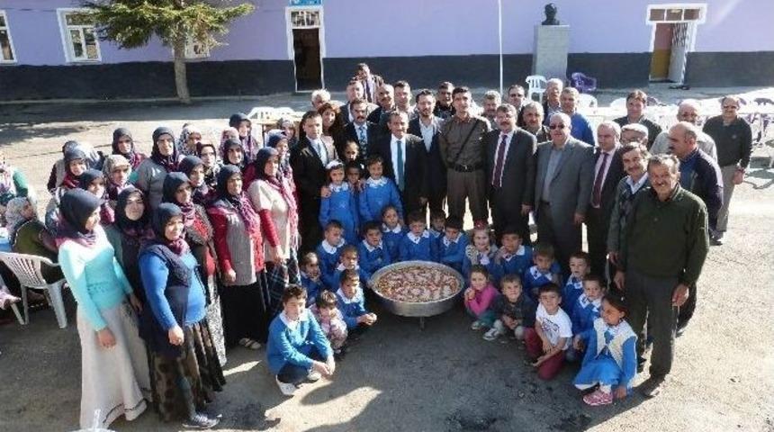 Susuz Mahallesinde Aşure İkramı