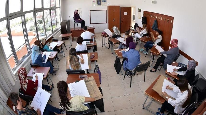 &Ouml;ğretmen Adayları Komek Ve Asem&rsquo;de Yeni A&ccedil;ılan Merkezler İ&ccedil;in Ter D&ouml;kt&uuml;