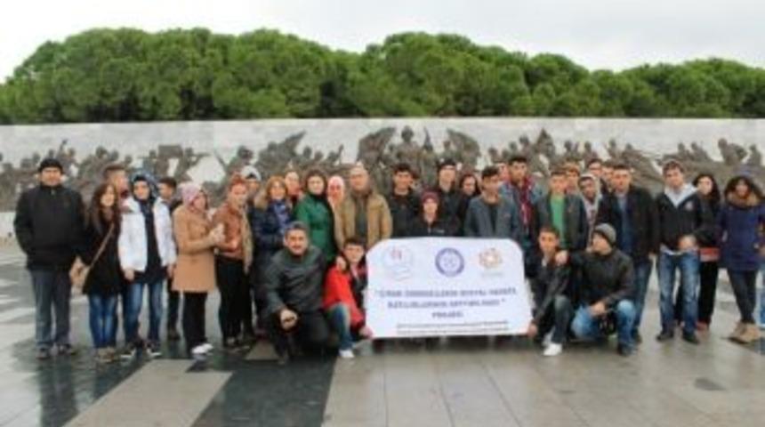 Gen&ccedil;lik Projesi Kapsamında &Ccedil;anakkale&rsquo;yi Gezdiler