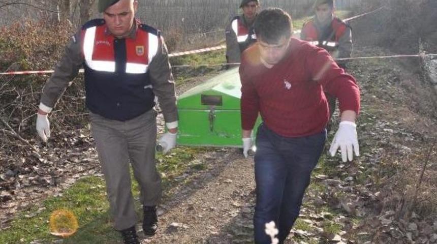 Taksi Şof&ouml;r&uuml;n&uuml;n Tarlada Cesedi Bulundu